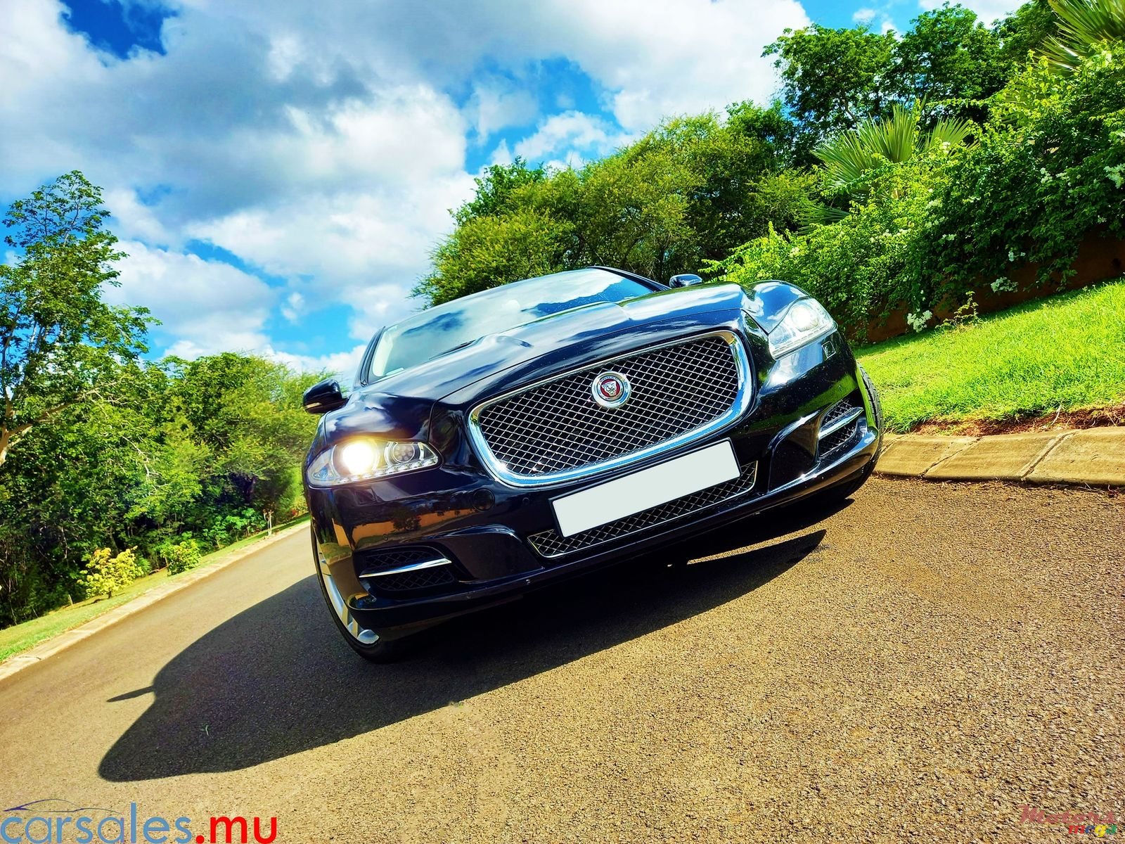 2015' Jaguar XJL photo #1