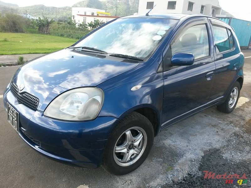 2000' Toyota Vitz auto photo #1