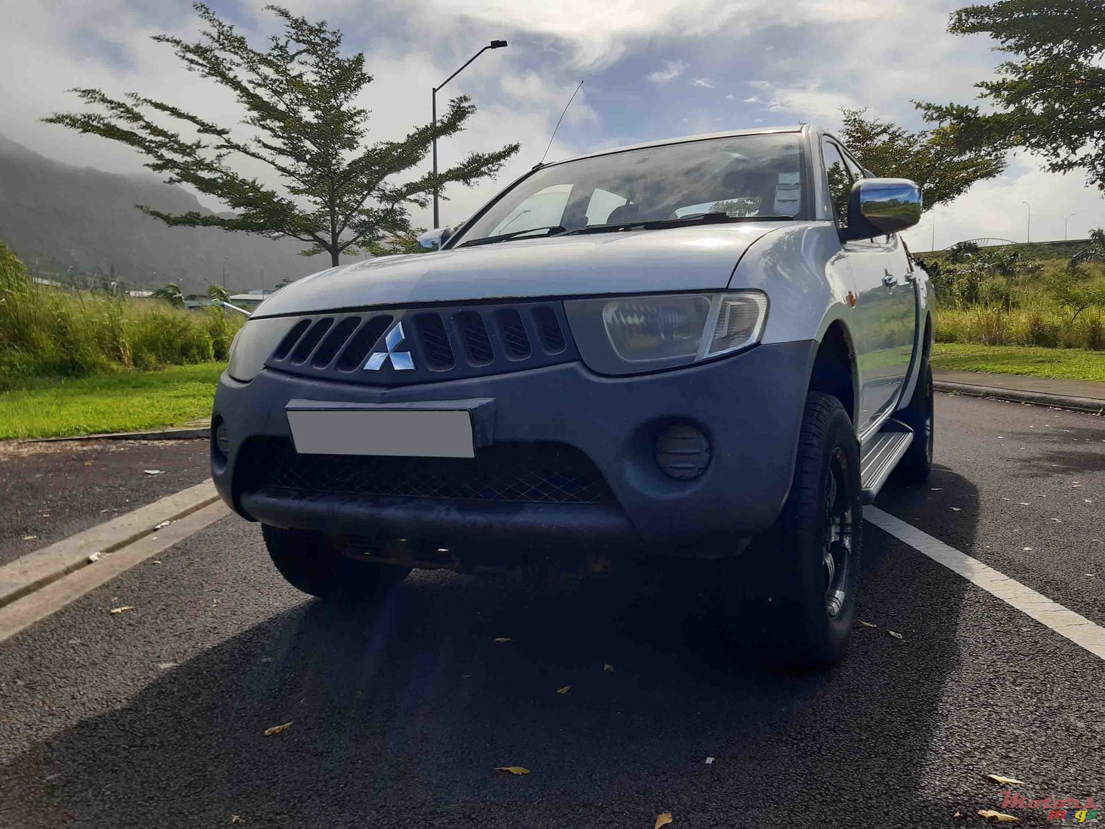 2009' Mitsubishi L 200 photo #2