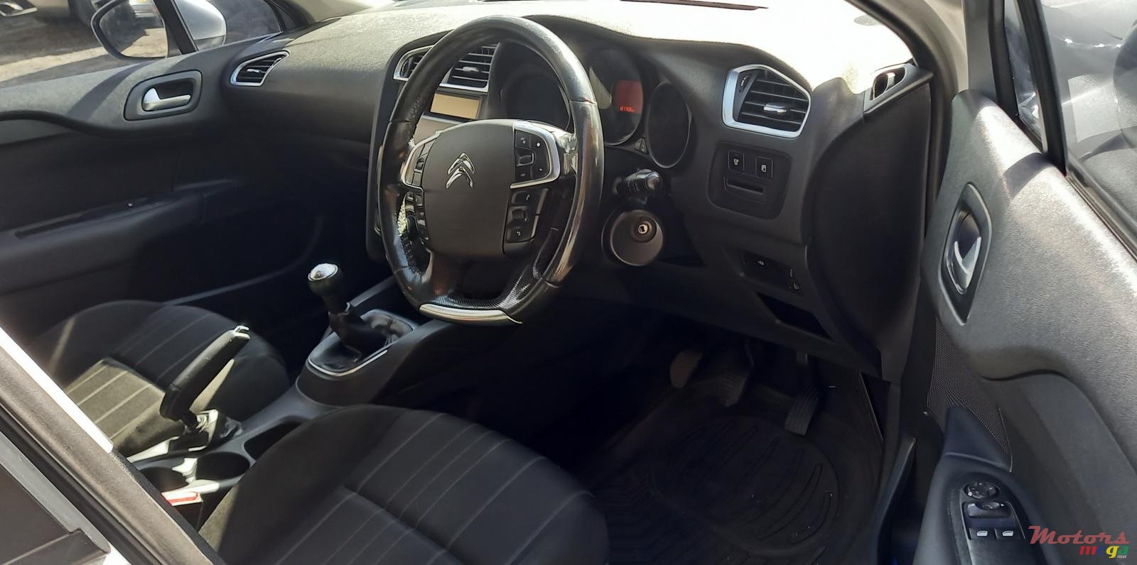 2013' Citroen C4 photo #5