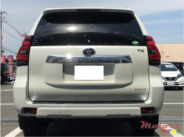 2019' Toyota Land Cruiser Prado photo #4