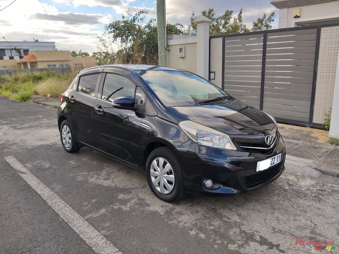 2011' Toyota Vitz Jewela photo #4