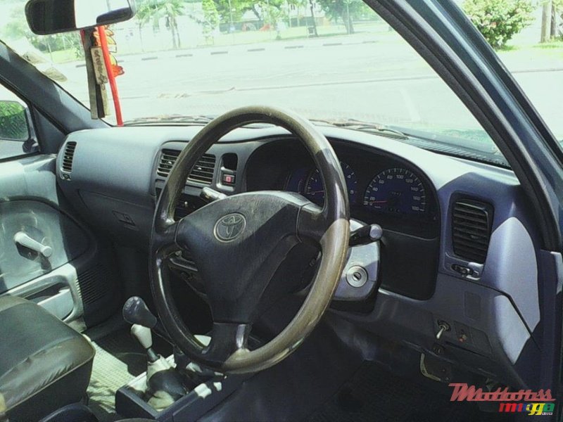 1998' Toyota Hilux photo #2