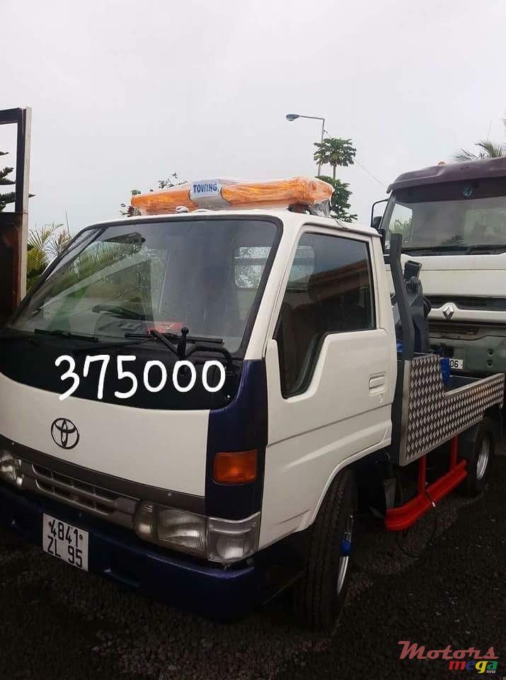 1995' Toyota Towing photo #1