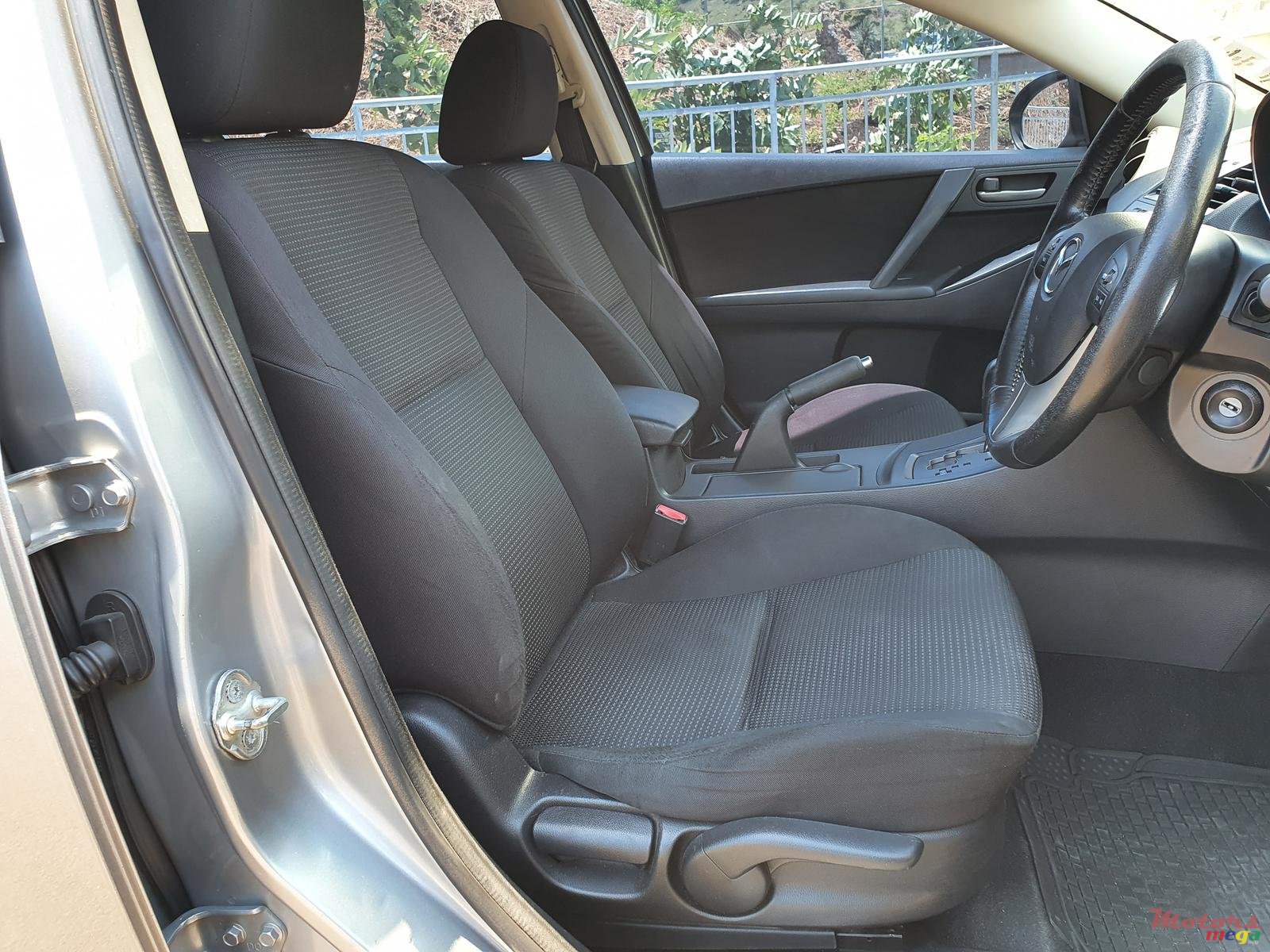 2013' Mazda photo #6