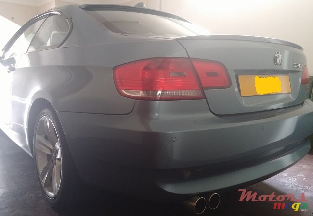 2009' BMW 3 Series Coupe Highline sport photo #3