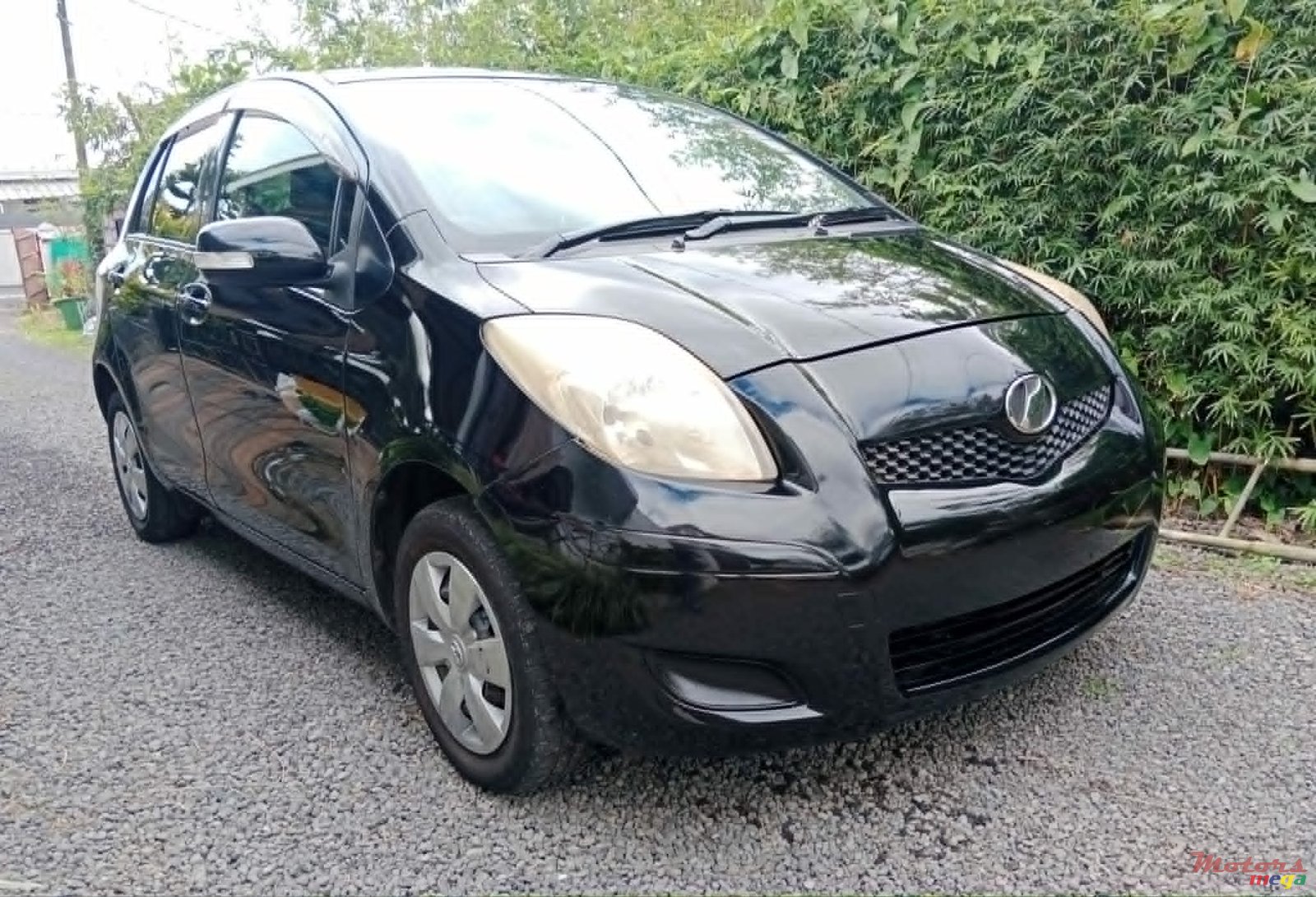 2009' Toyota Vitz AUTOMATIC GEAR photo #1