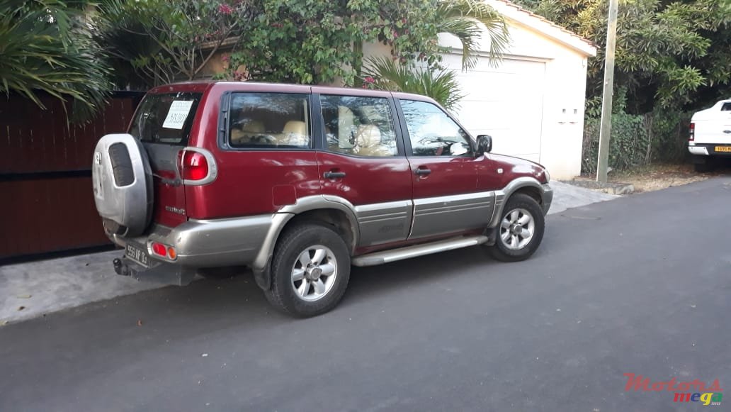 2003' Nissan Terrano 2.8 TDI photo #1