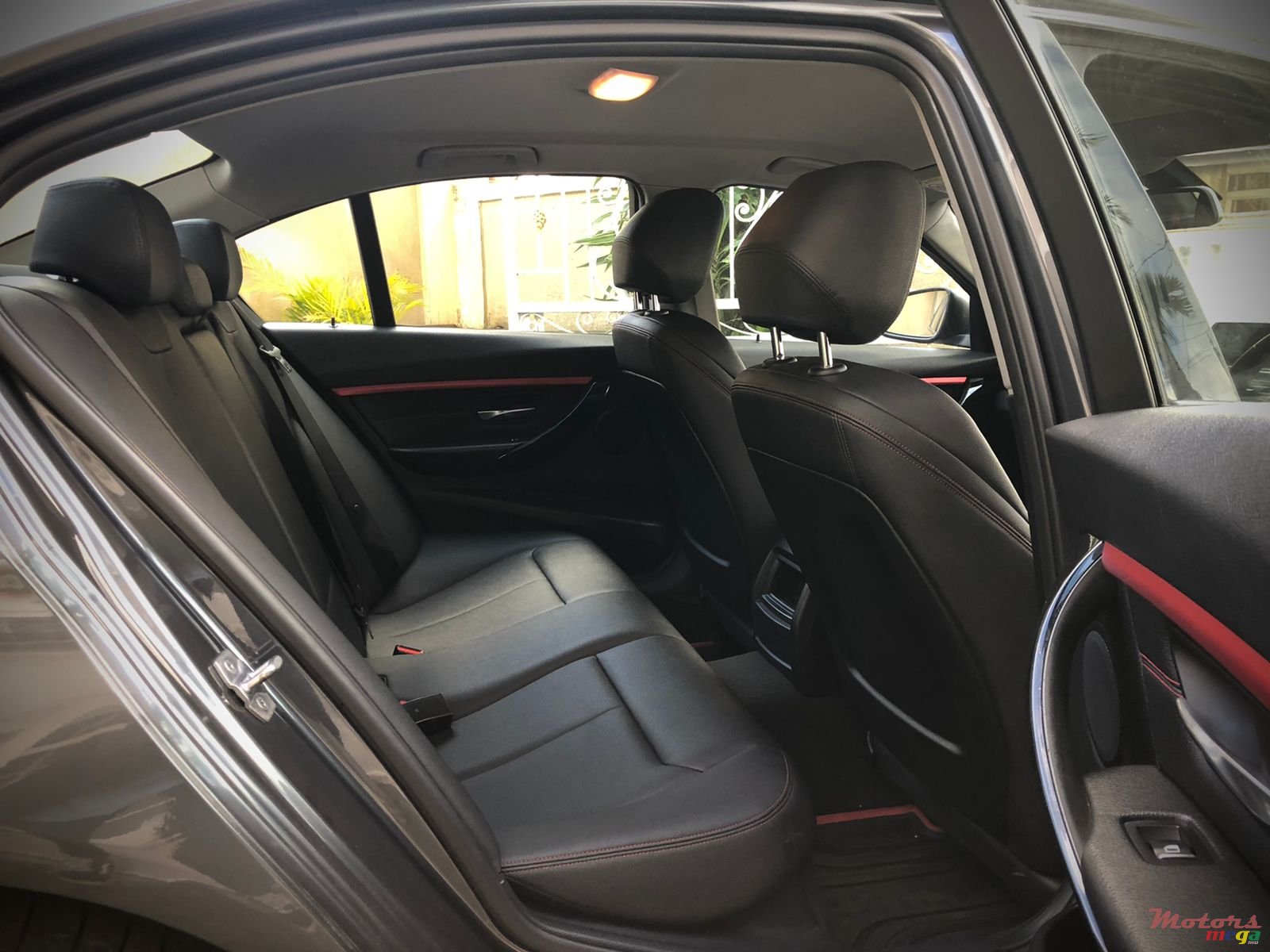 2015' BMW 318 318i photo #5