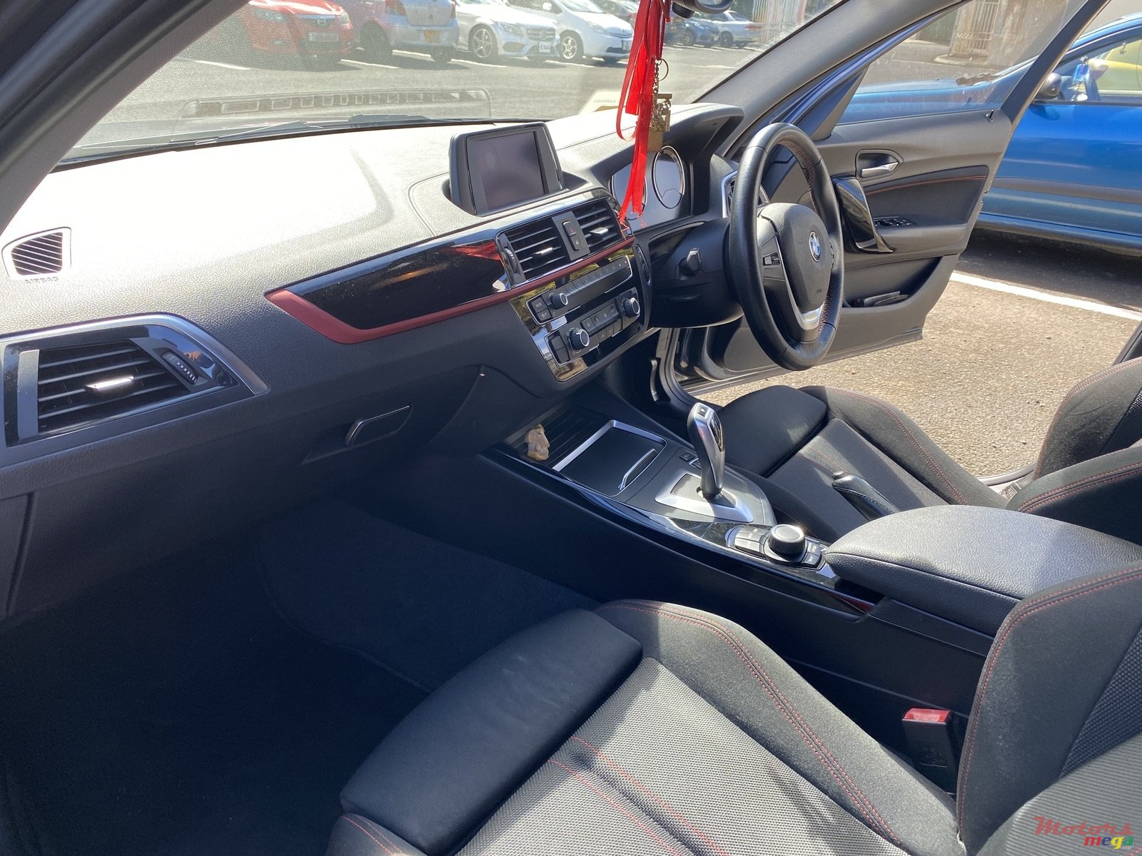 2018' BMW 1 Series 5 Door photo #6