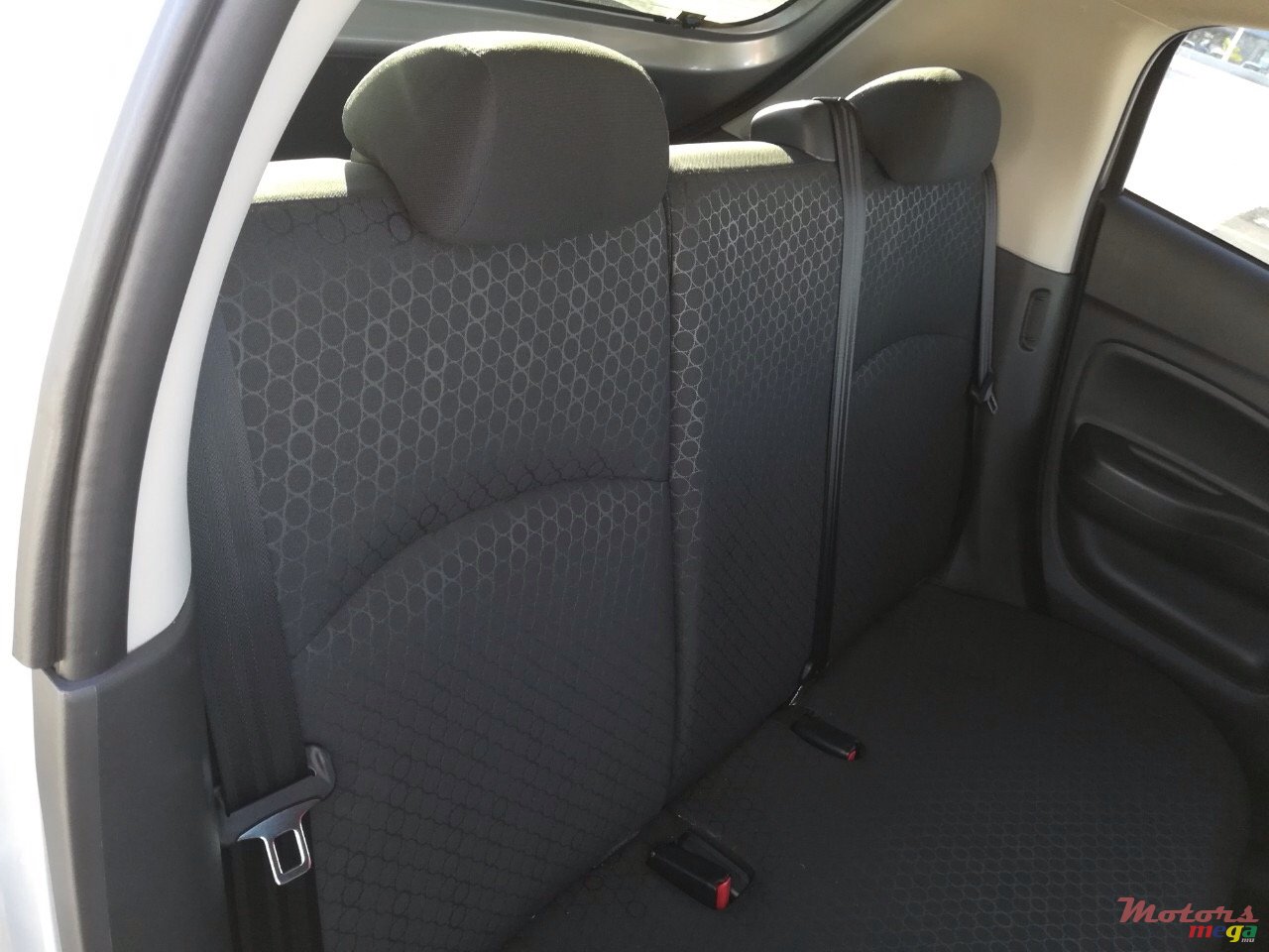 2014' Mitsubishi Mirage photo #6