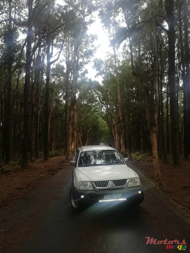 2007' Mitsubishi L 200 4x2 photo #4