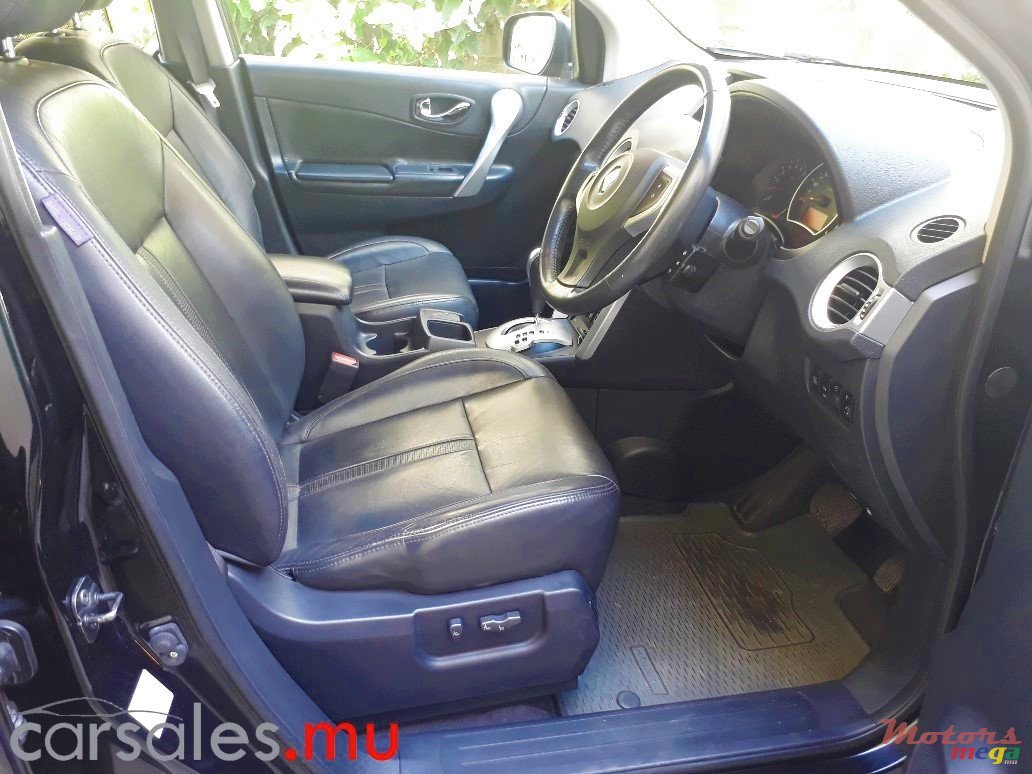 2009' Renault Koleos Executive SUV photo #5