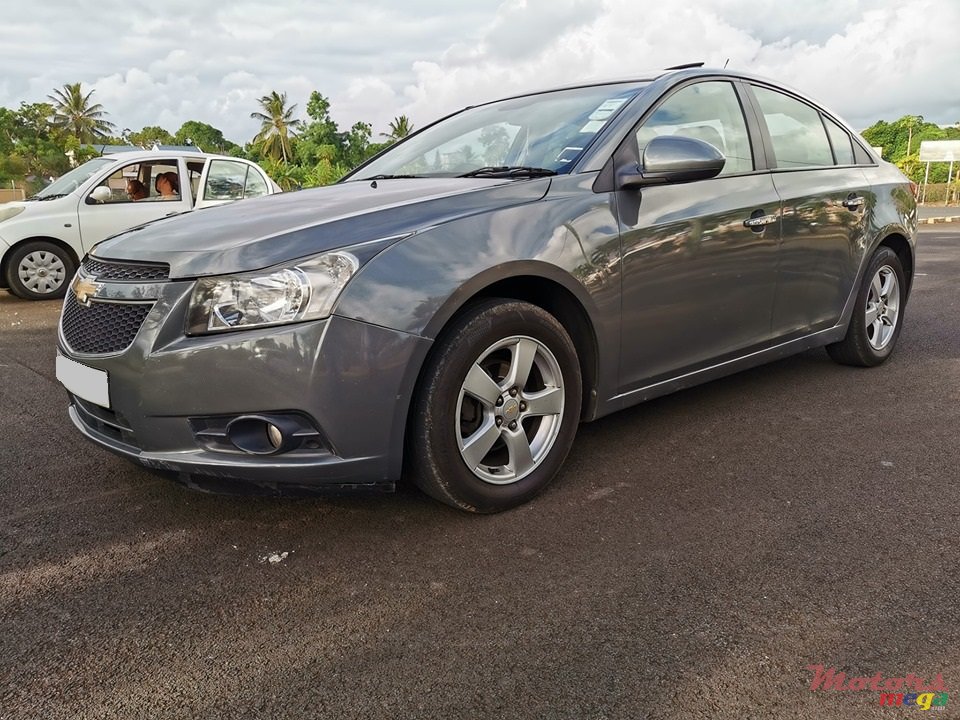 2009' Chevrolet Cruze LT photo #4