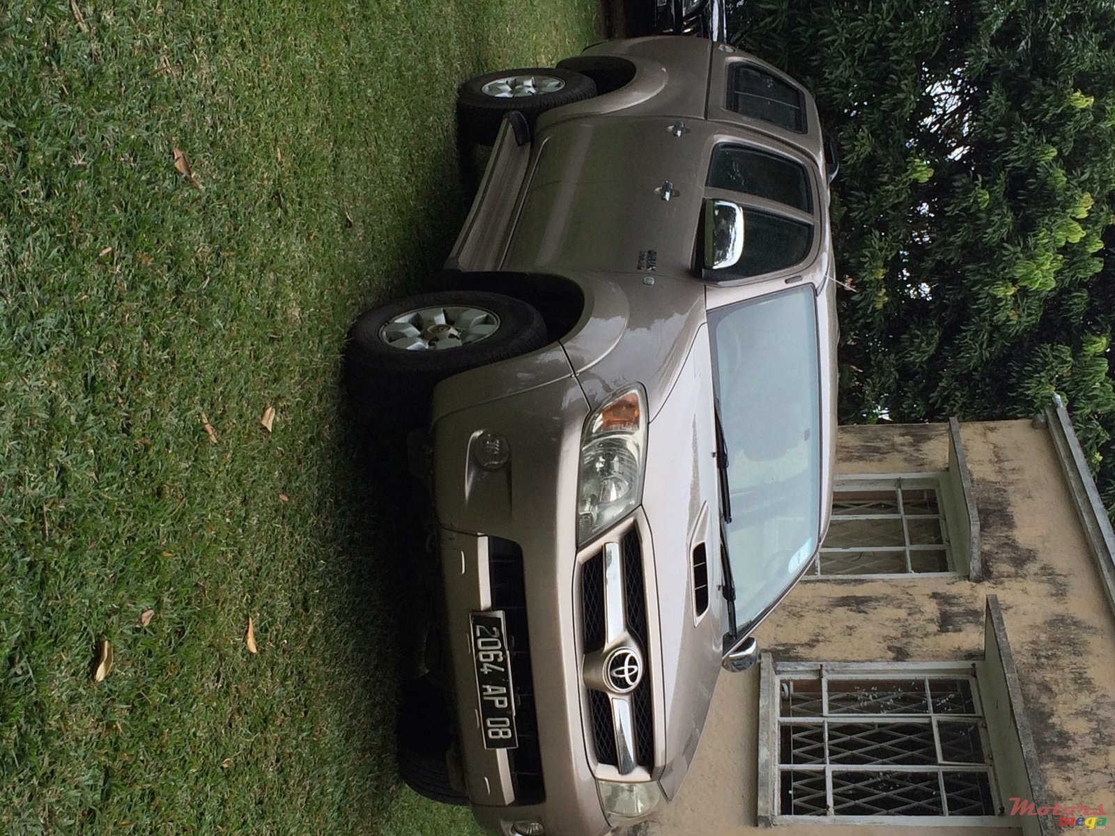 2008' Toyota Hilux photo #1