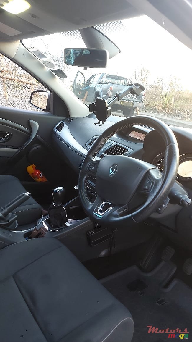 2014' Renault Megane photo #3