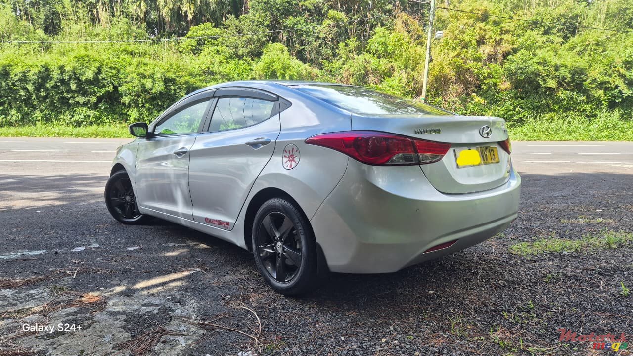 2013' Hyundai Elantra GLS photo #4