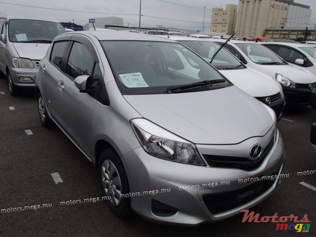 2011' Toyota Yaris photo #1