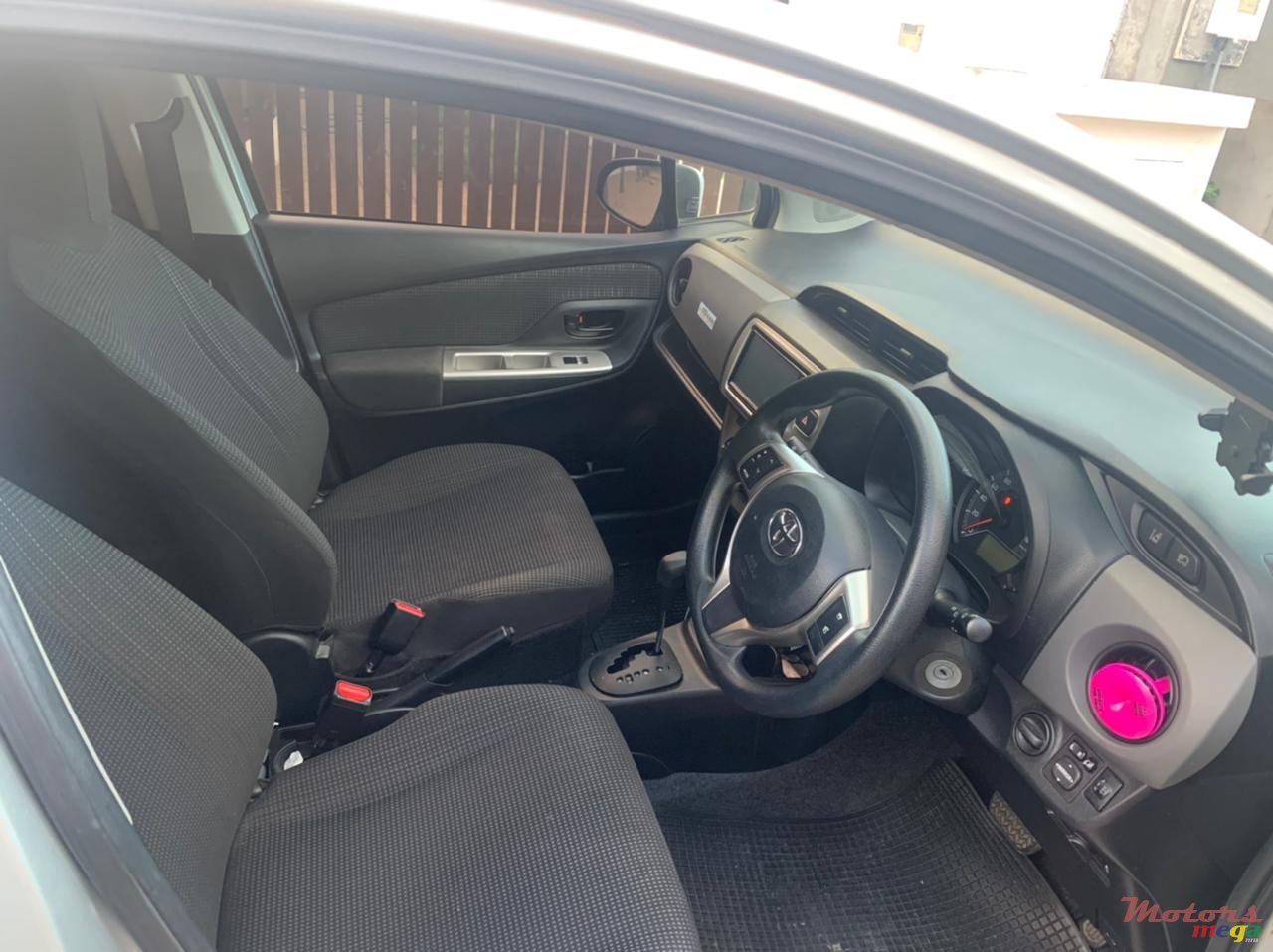 2016' Toyota Vitz photo #2