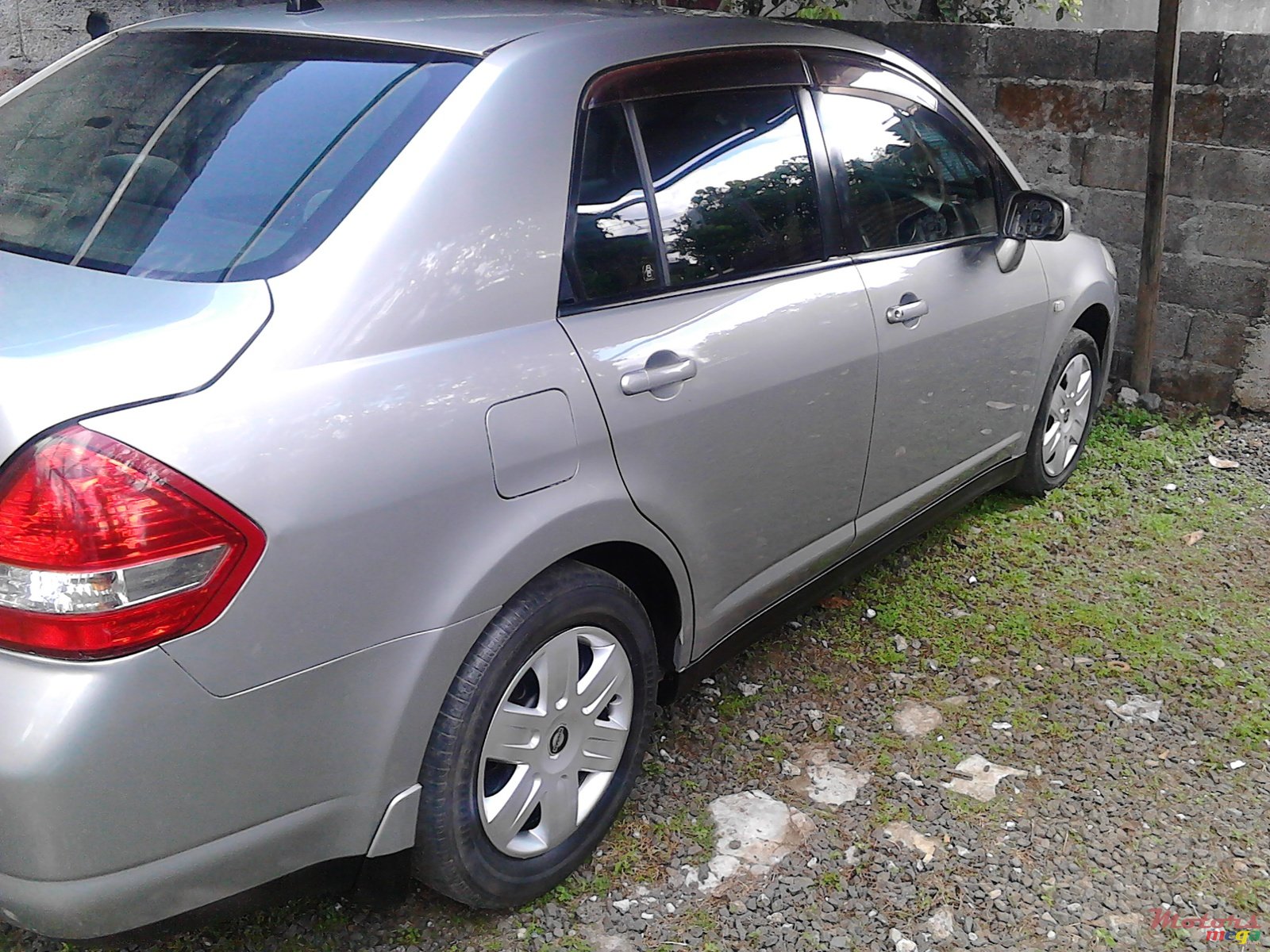 2005' Nissan Tiida sedan photo #1