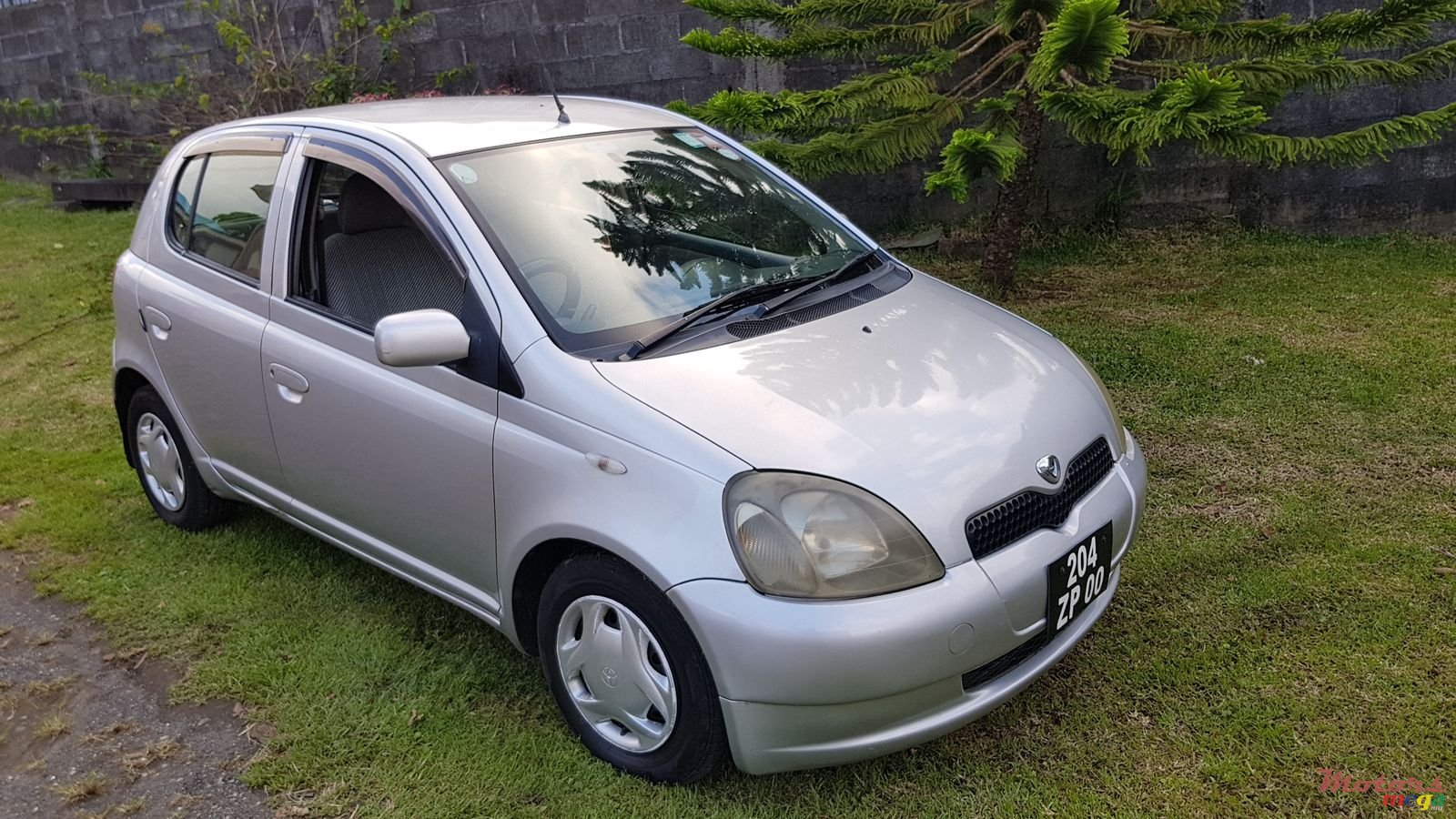 2000' Toyota Vitz photo #6