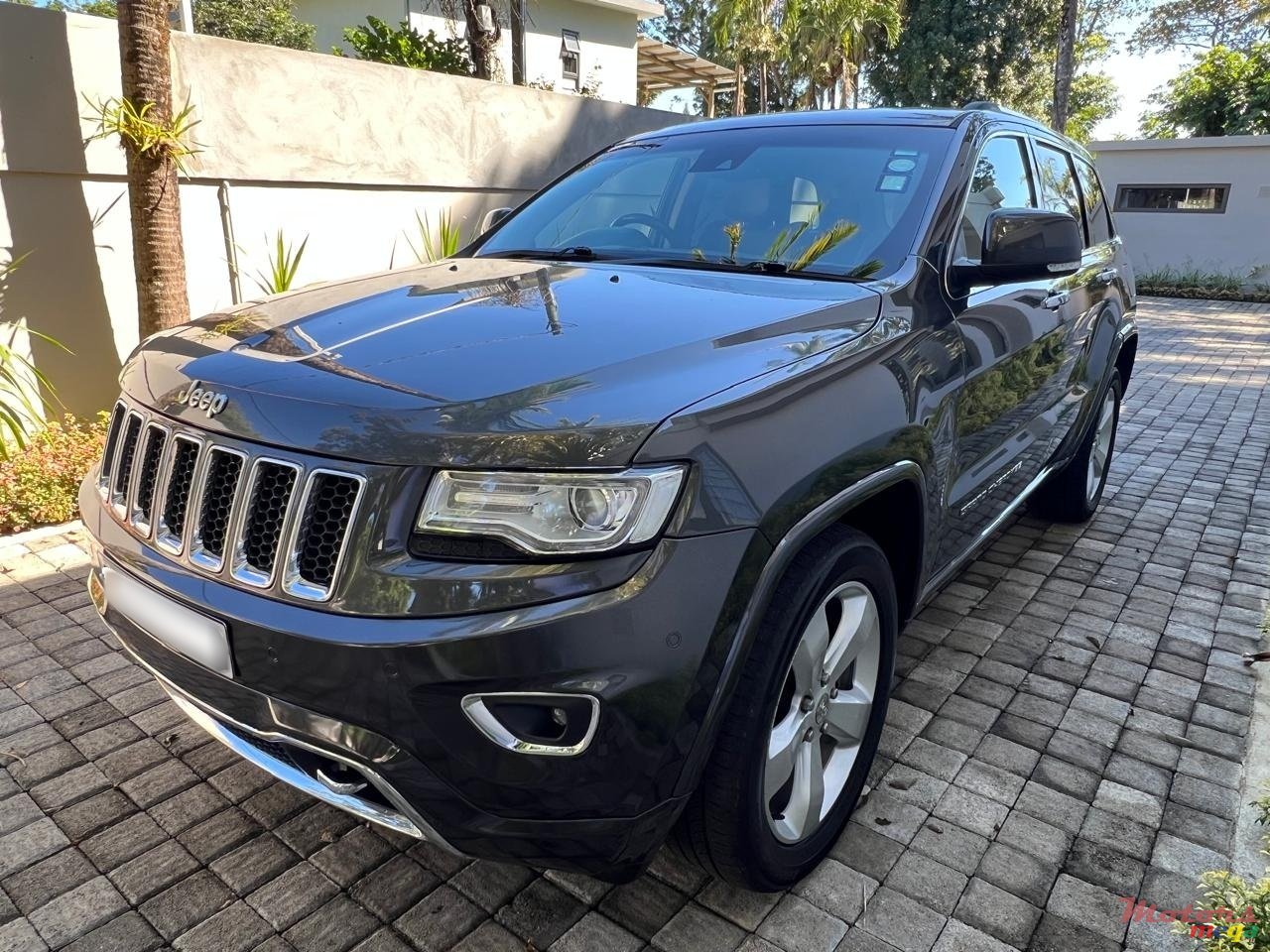 2015' Jeep Grand Cherokee photo #2