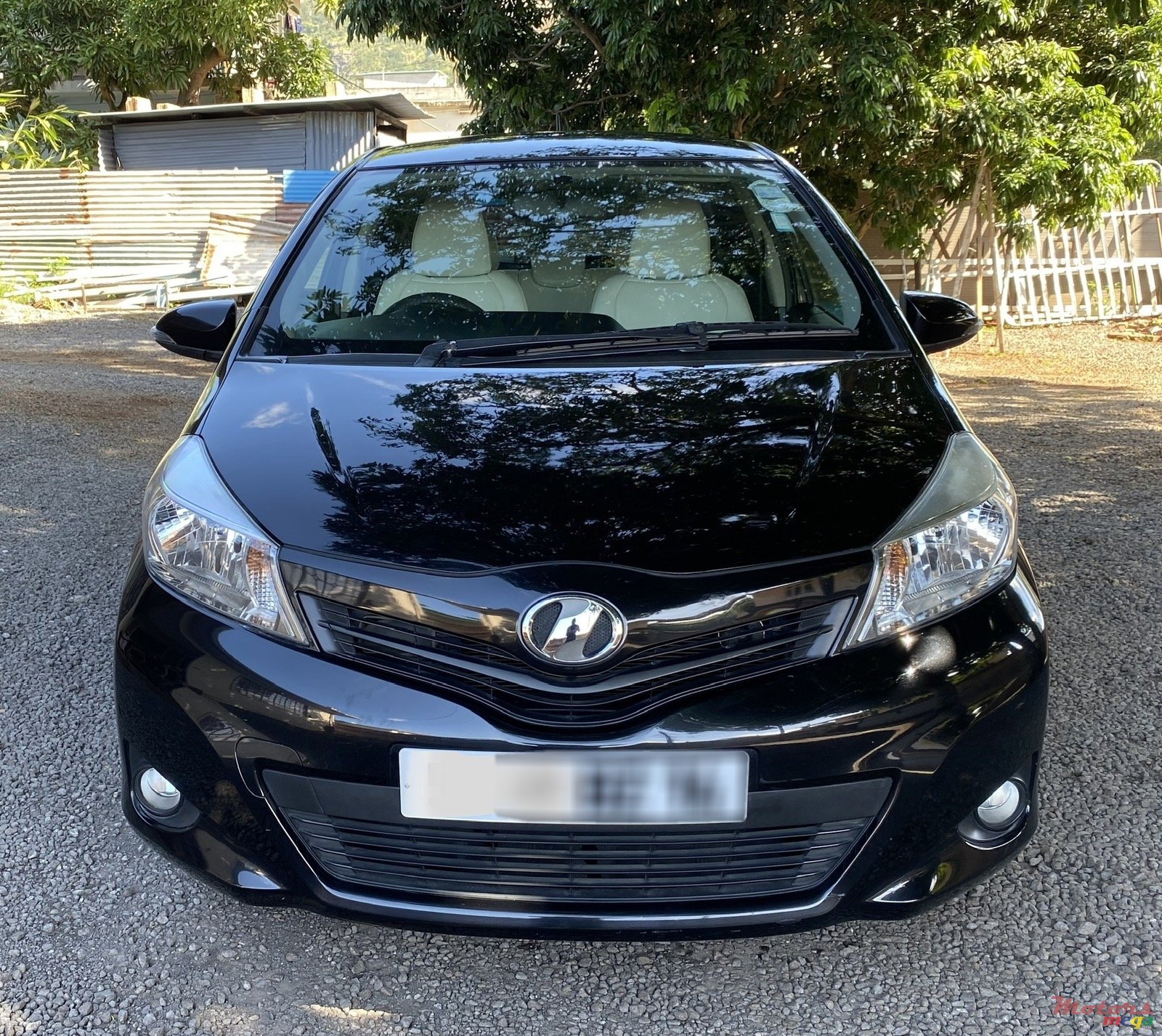 2014' Toyota Vitz 1320 photo #1