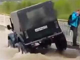 This is Why You Don't Drive a Jeep Through a Flood