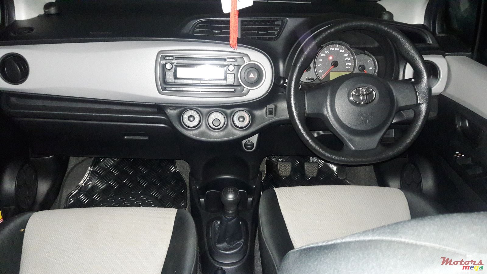 2012' Toyota Yaris Hatchback photo #2