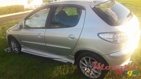 2002' Peugeot 206 photo #2