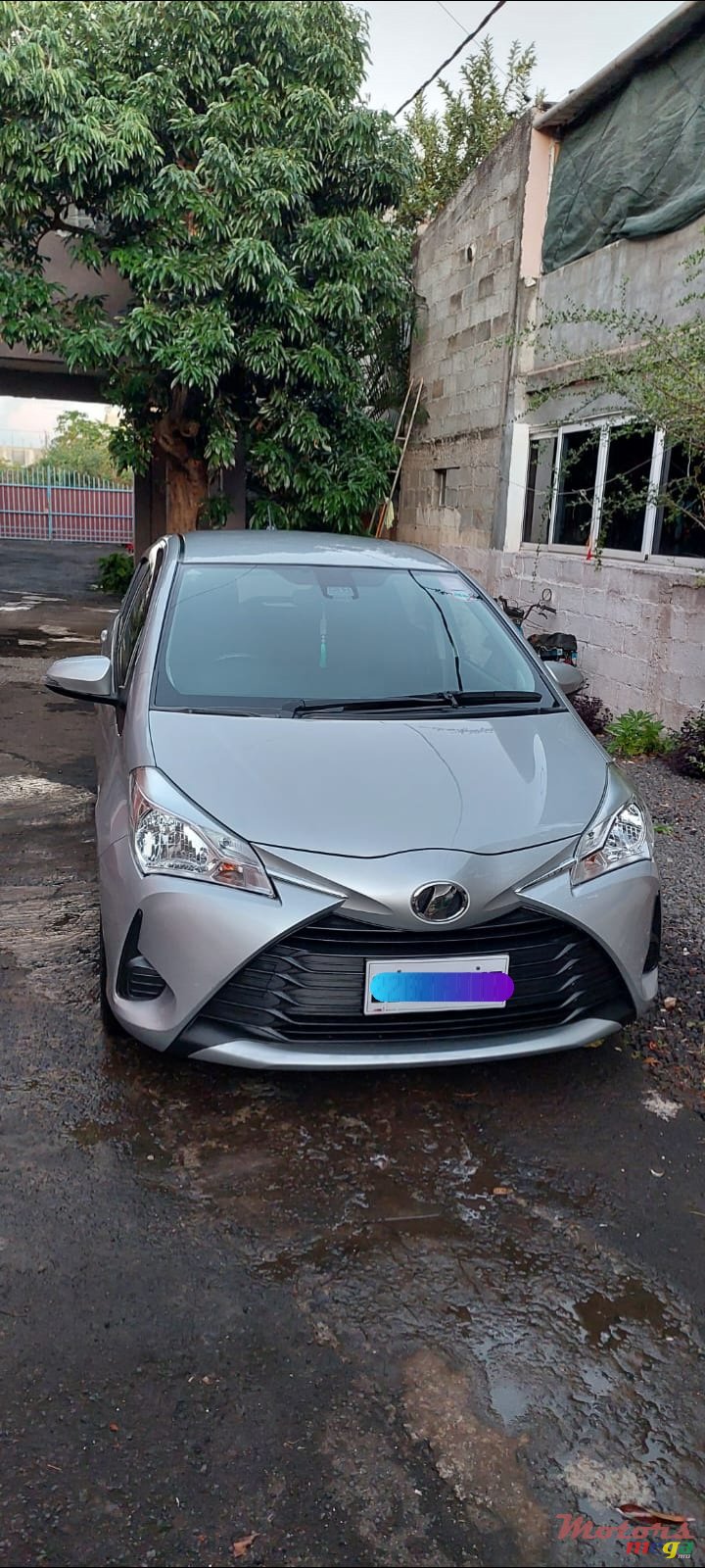 2017' Toyota Vitz photo #2