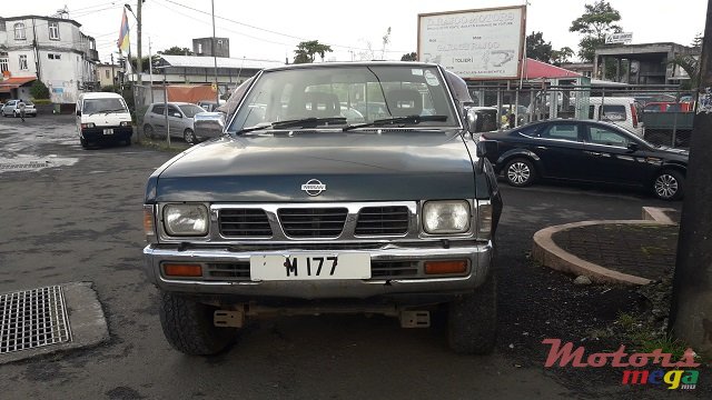 1992' Nissan 4X4 photo #2