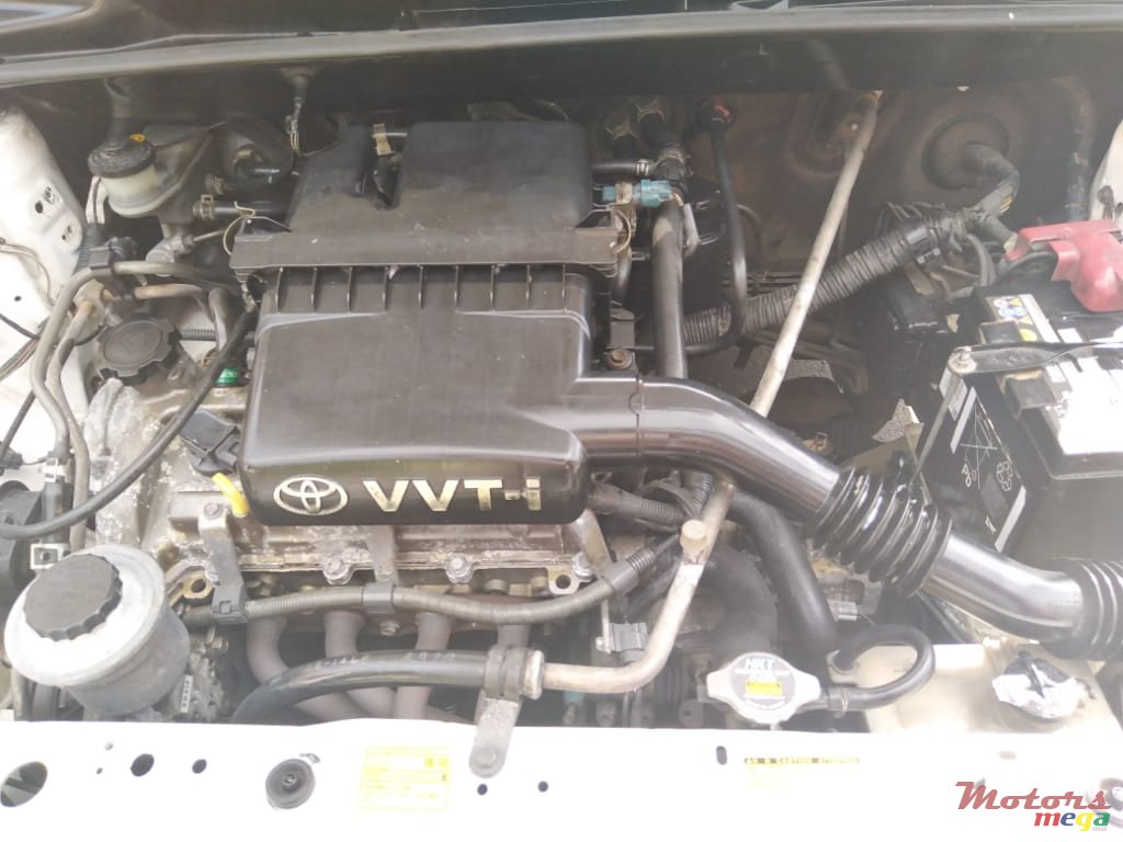 2000' Toyota photo #7