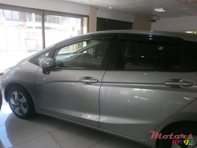 2014' Honda FR-V fit hybrid photo #6