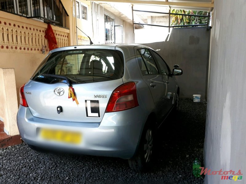 2007' Toyota Vitz photo #4