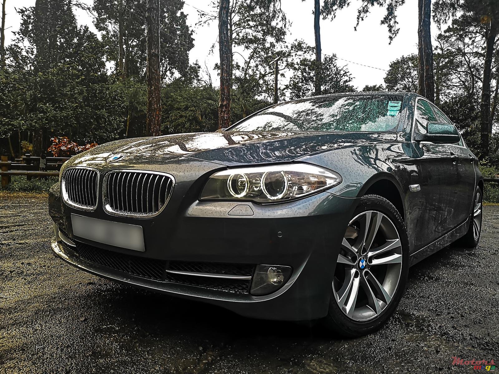 2011' BMW 523 photo #1