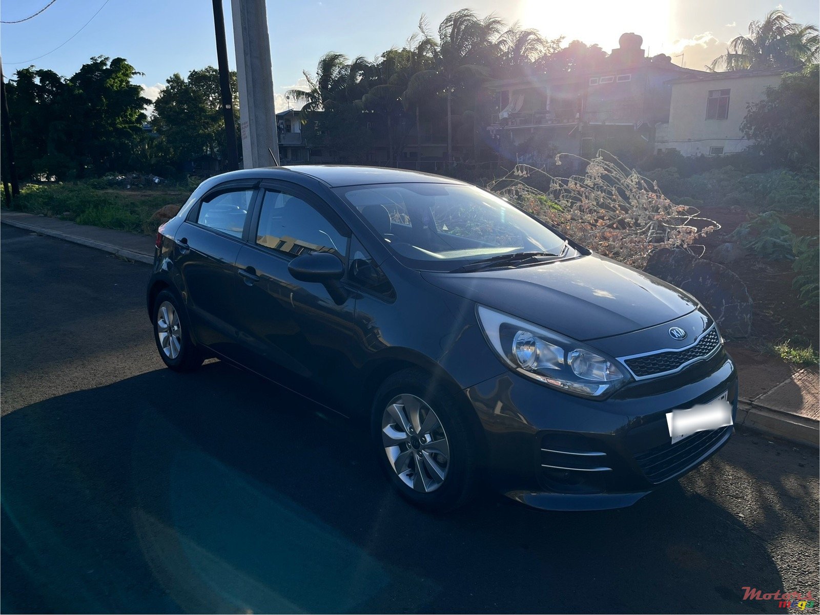 2015' Kia Rio photo #1