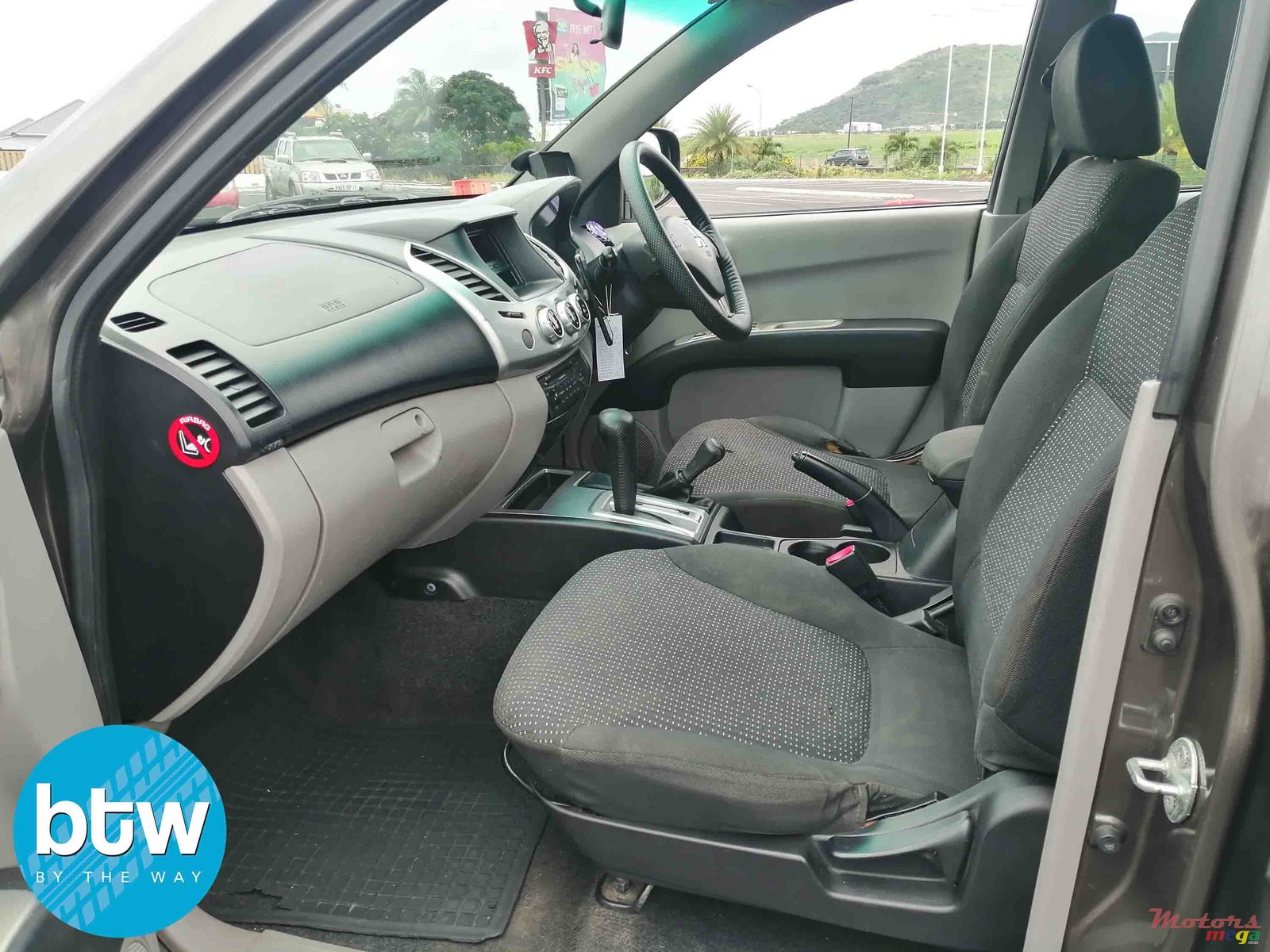 2011' Mitsubishi L 200 Sportero 4X4 photo #3