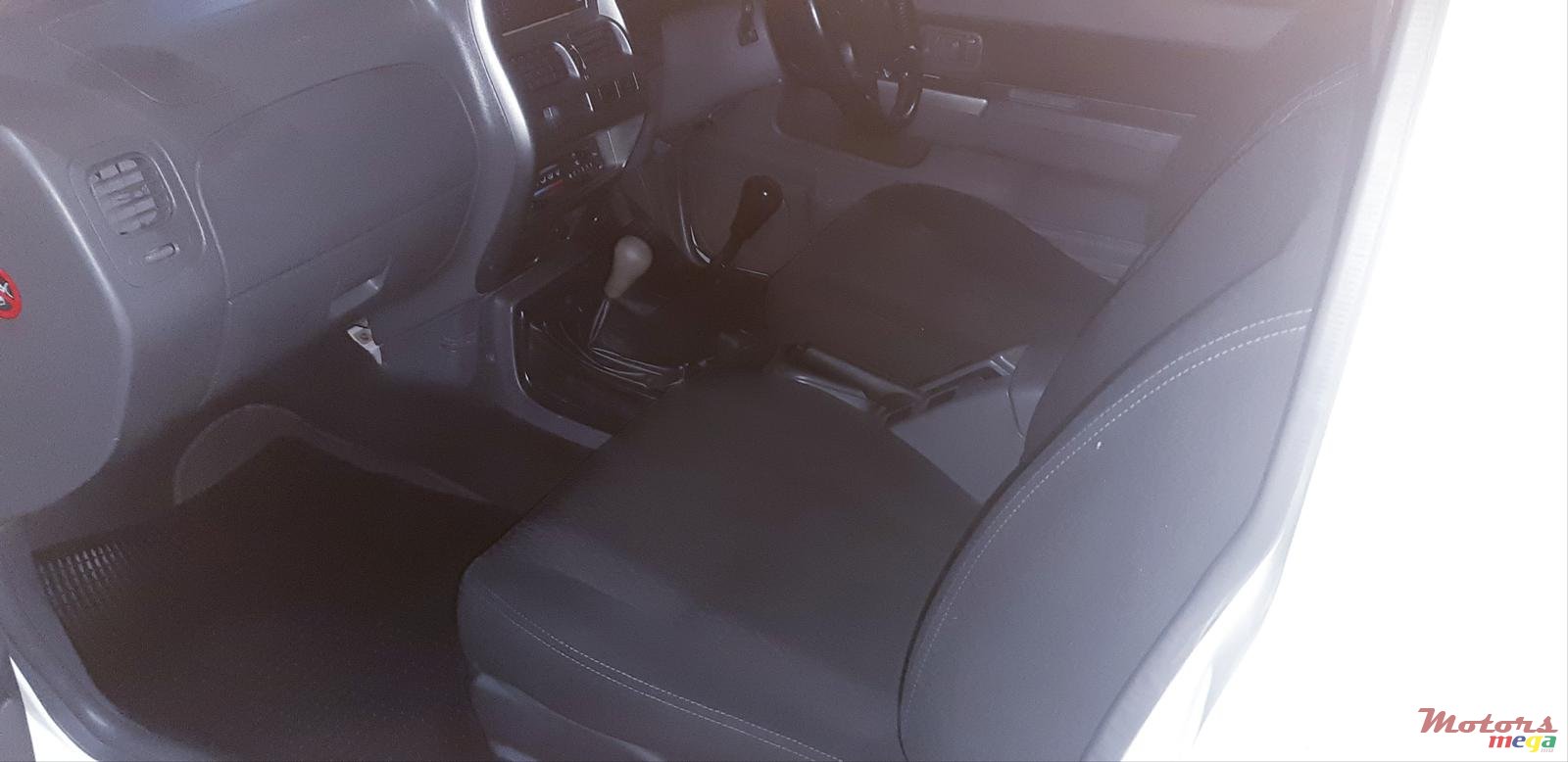 2017' Nissan NP300 4X4 photo #3