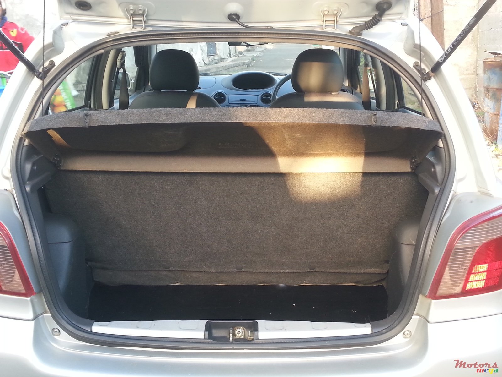 1999' Toyota Vitz photo #4