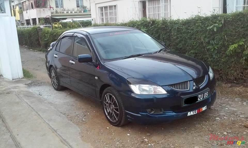 2005' Mitsubishi Lancer photo #1