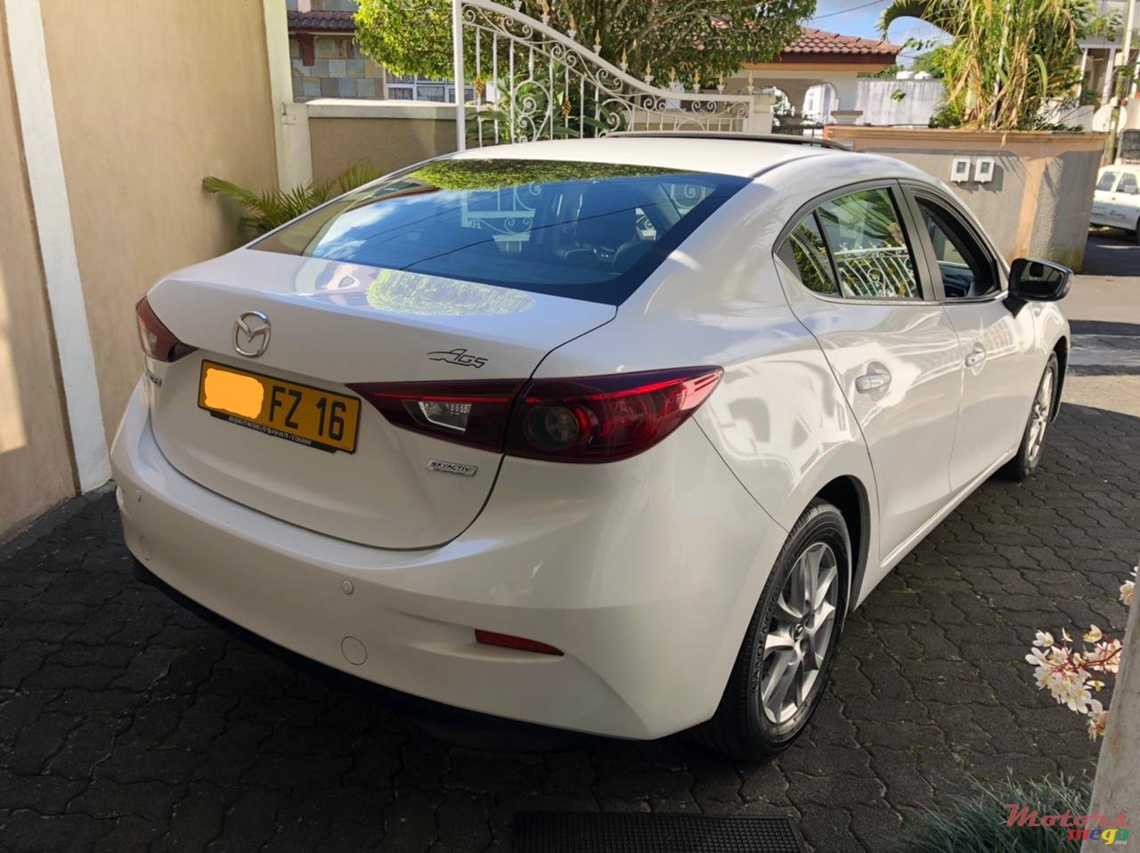 2016' Mazda 3 skyactiv photo #3
