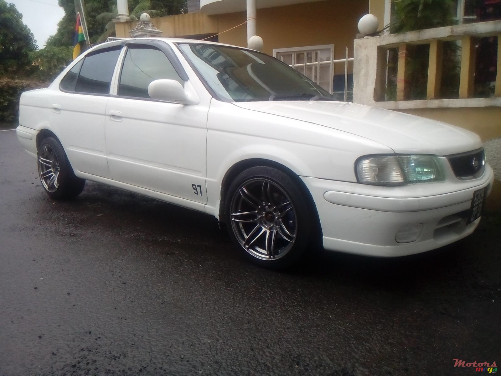 2001' Nissan Sunny photo #4