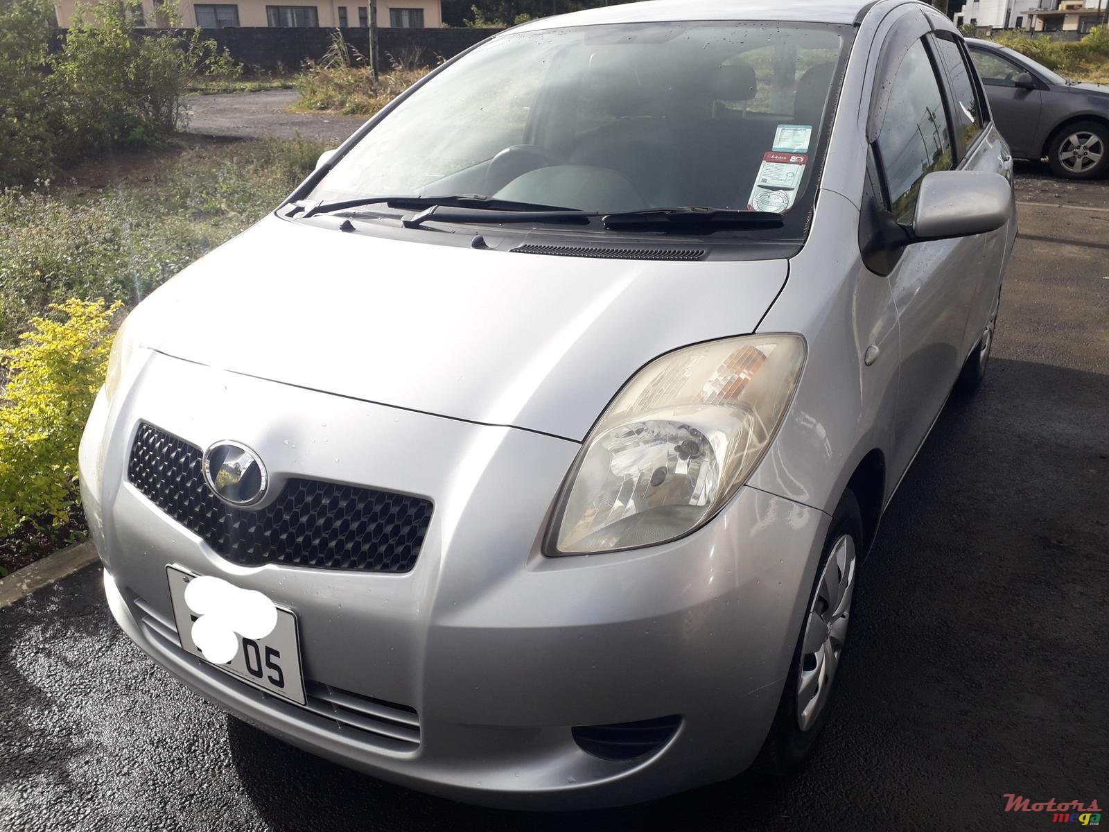 2005' Toyota Vitz 1300 photo #2