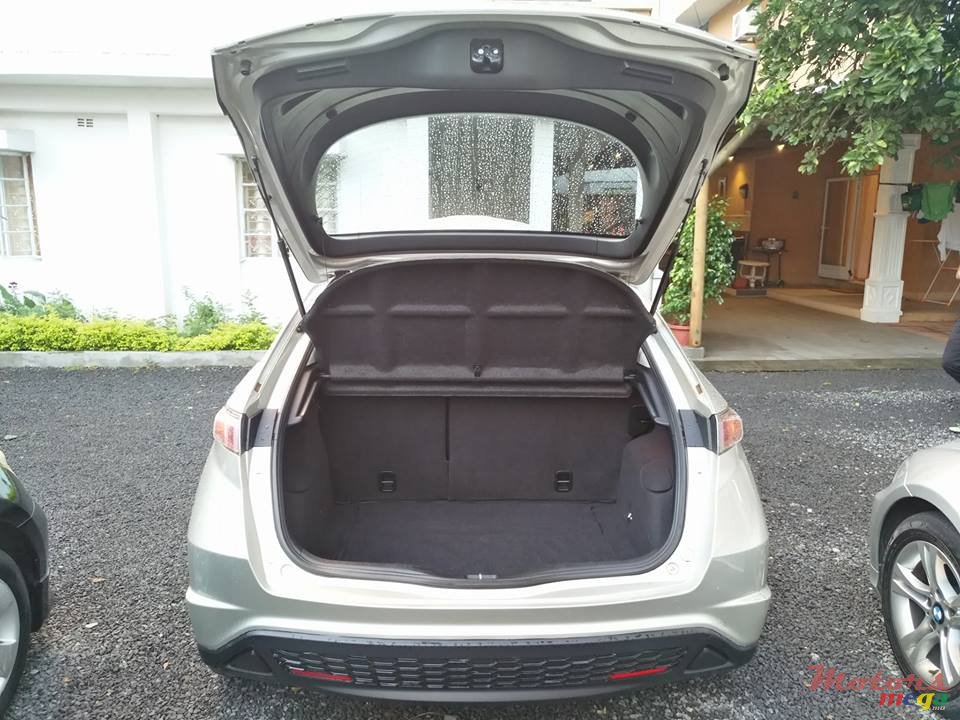 2008' Honda Civic Hatchback photo #6