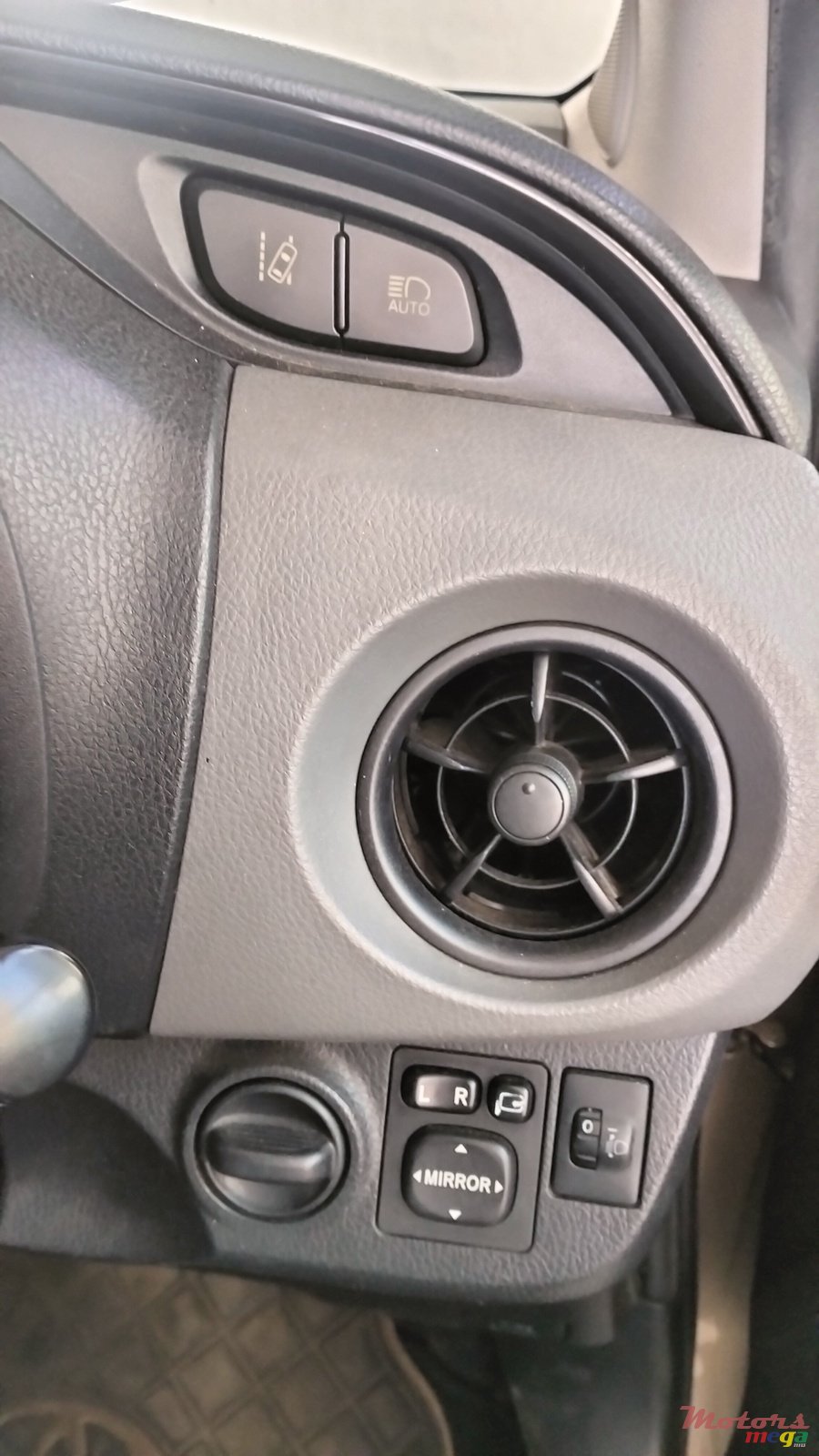 2015' Toyota Vitz photo #6