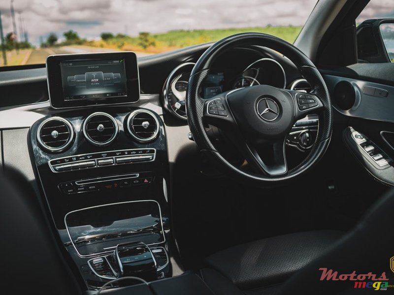 2016' Mercedes-Benz 300 photo #7