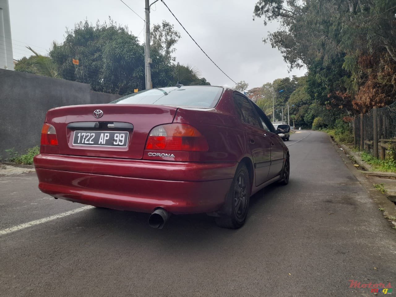 1999' Toyota Avensis photo #2