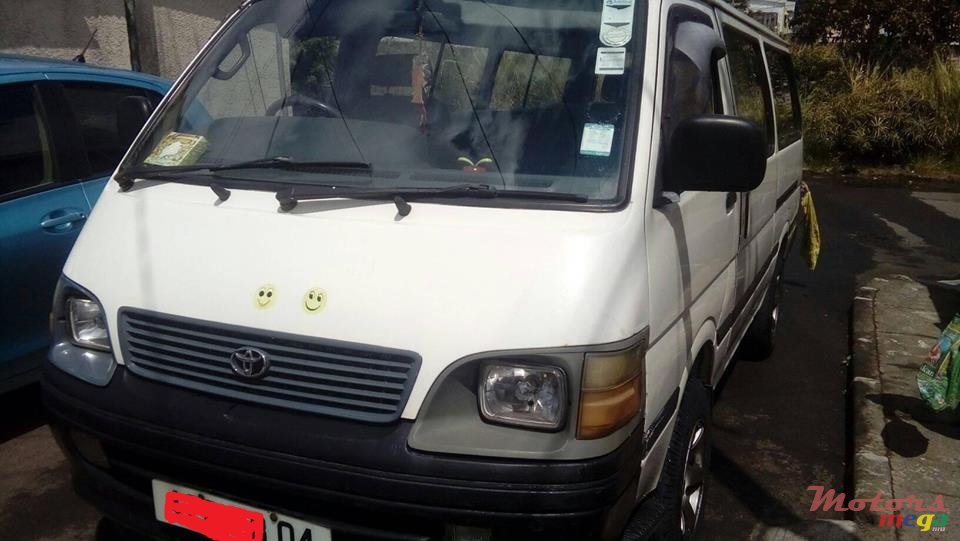 2004' Toyota HIACE photo #1