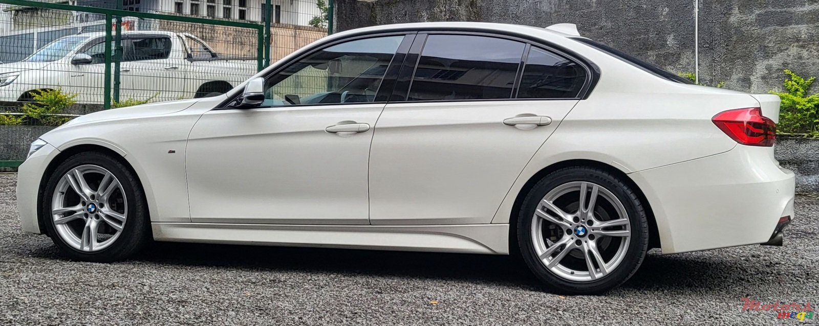 2016' BMW 318 photo #3